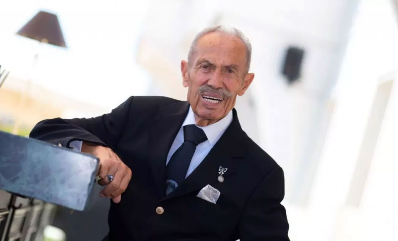 Türk müziğinin efsane isminden acı haber! 